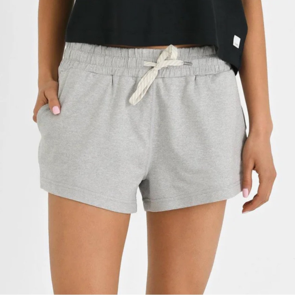 Vuori Halo Performance Shorts - Pale Grey Heather - Women’s Large L - New